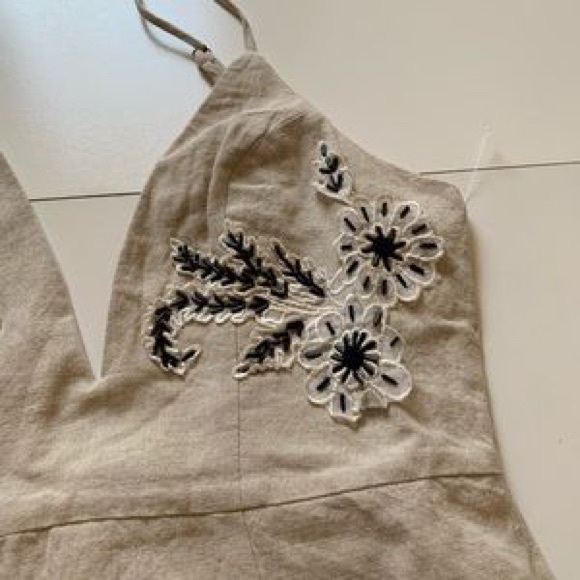 NBD Glow Dress ✨RARE✨ linen mini w floral appliqué - Picture 3 of 6